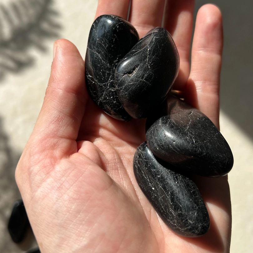 pietra burattata - Tormalina Nera